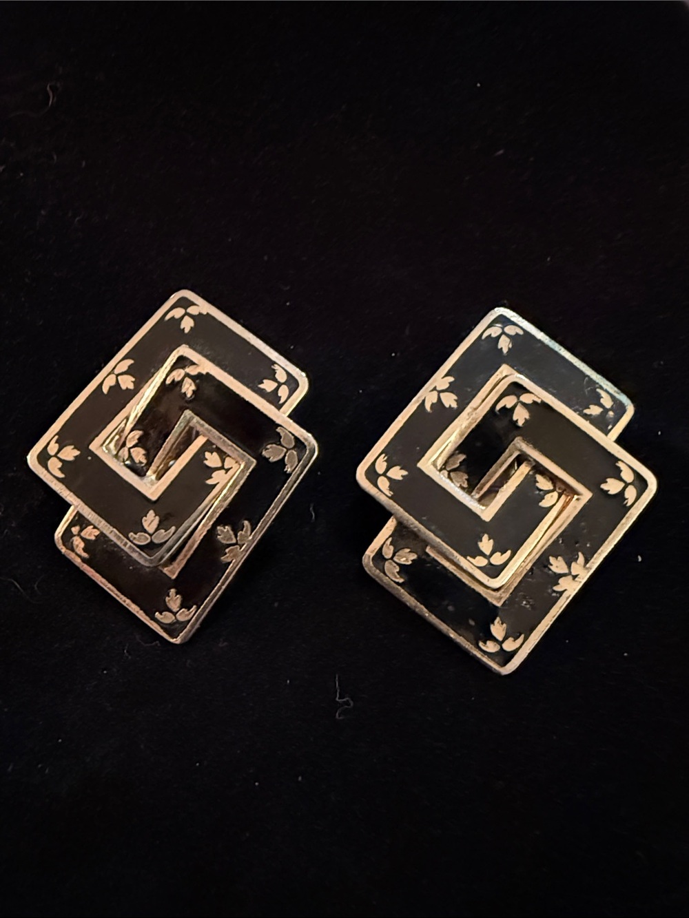 Vintage Napier Maze Clip Earrings 1.5” gold & black